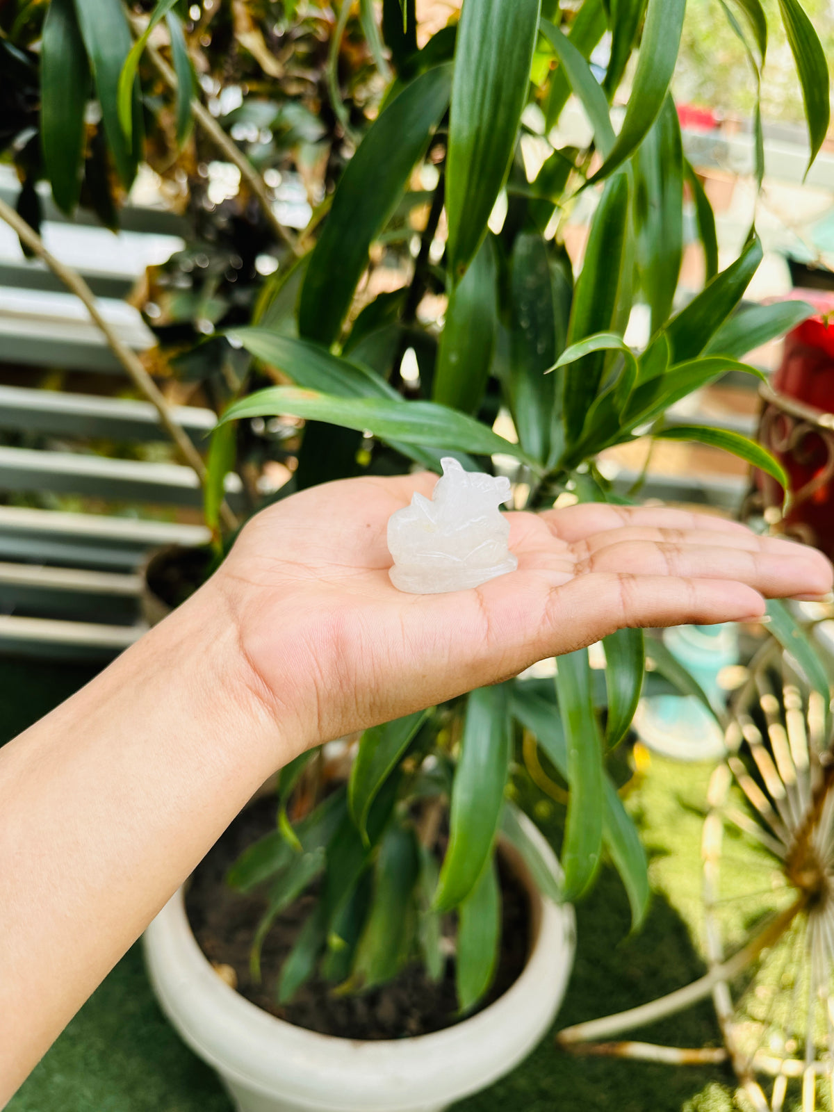 White Agate Nandi (4cm) - Abhimantrit