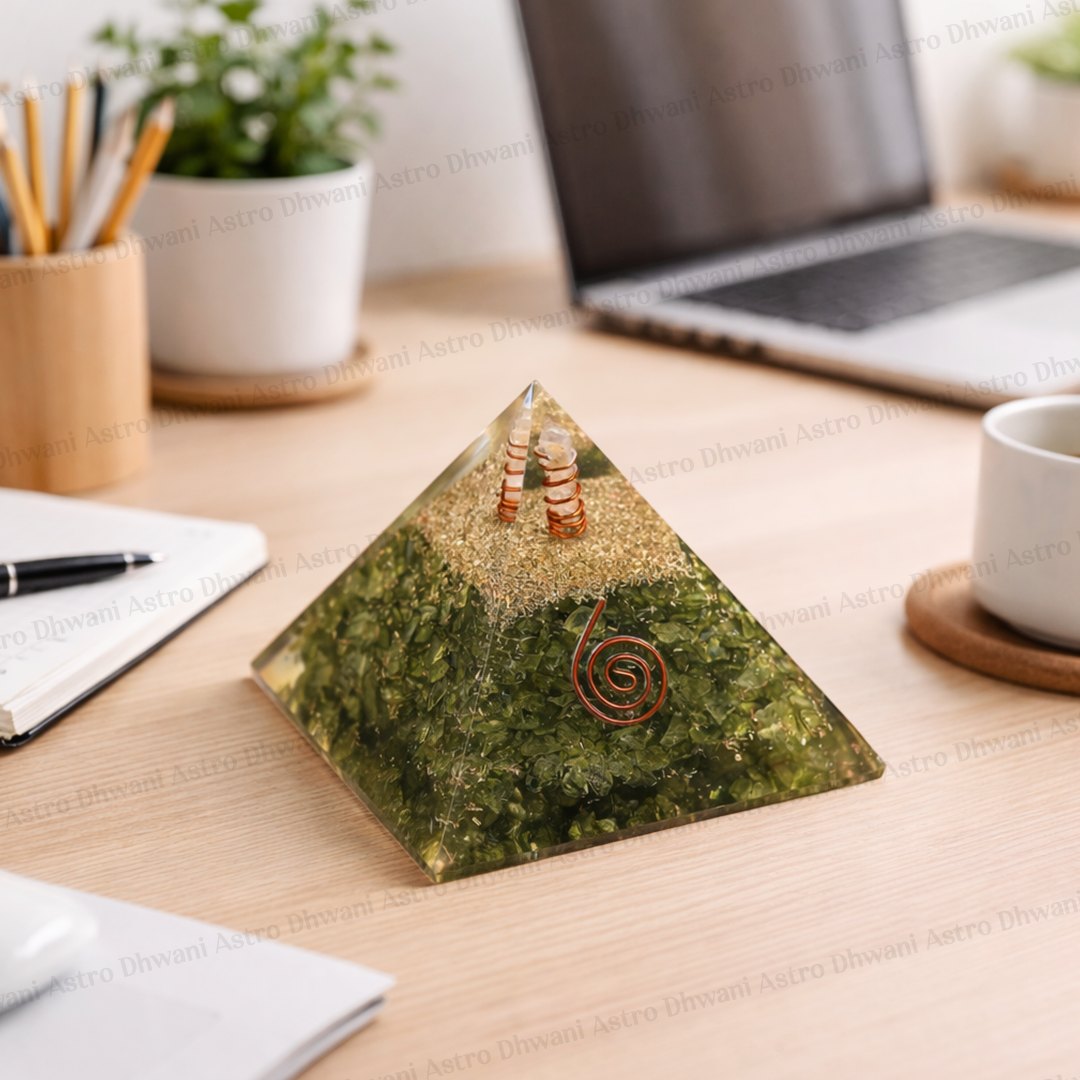 Green Aventurine Pyramid - Abhimantrit