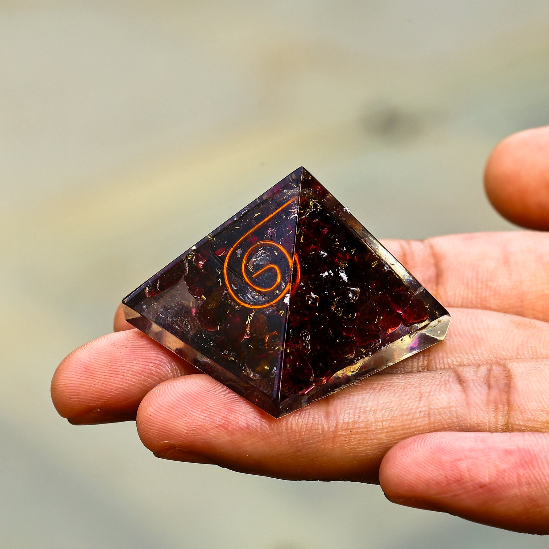Garnet Pyramid - Abhimantrit