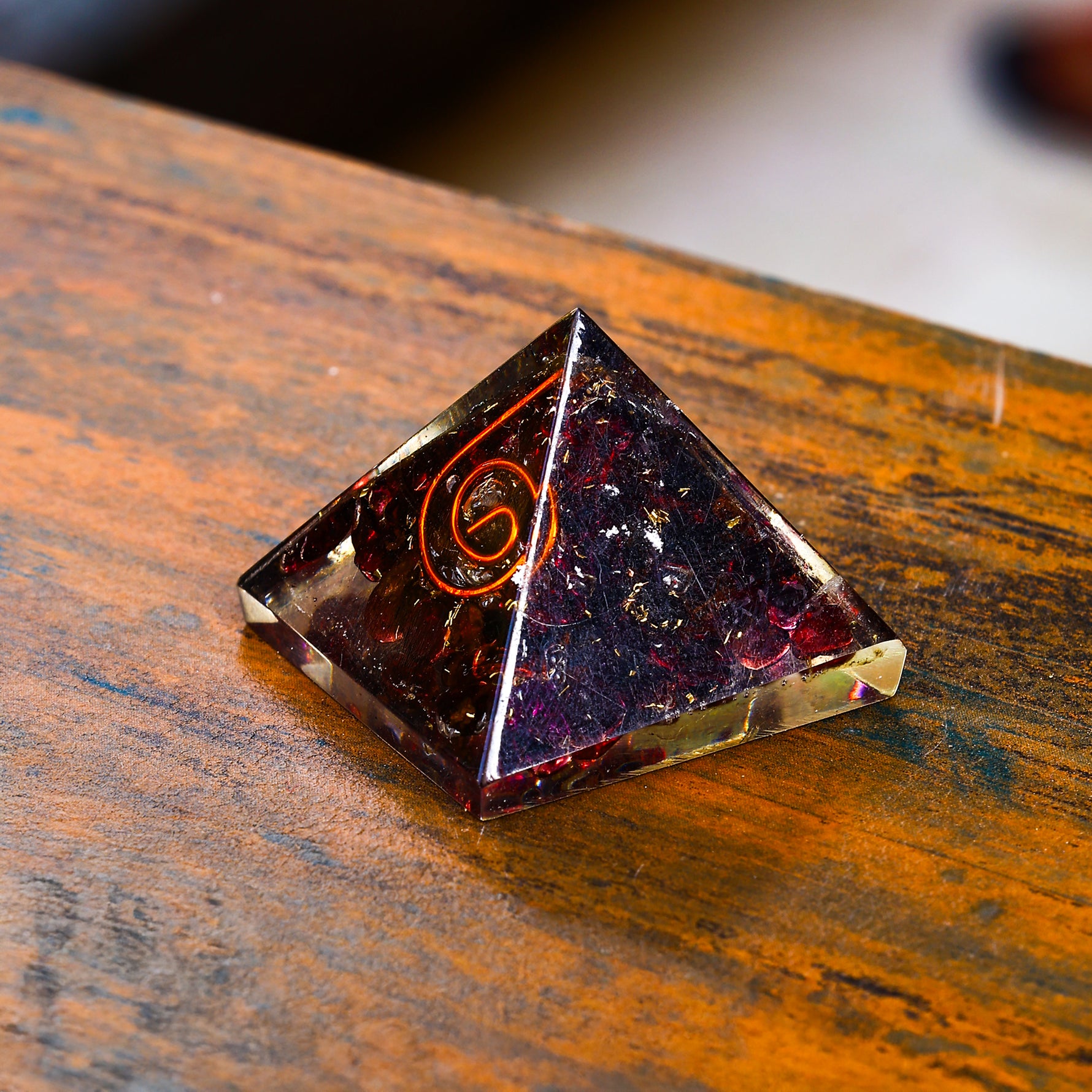 Garnet Pyramid - Abhimantrit